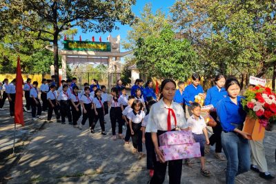 HOẠT ĐỘNG THĂM VÀ TẶNG QUÀ CHO CÁC CHIẾN SĨ BỘ ĐỘI ĐỒN BIÊN PHÒNG 737